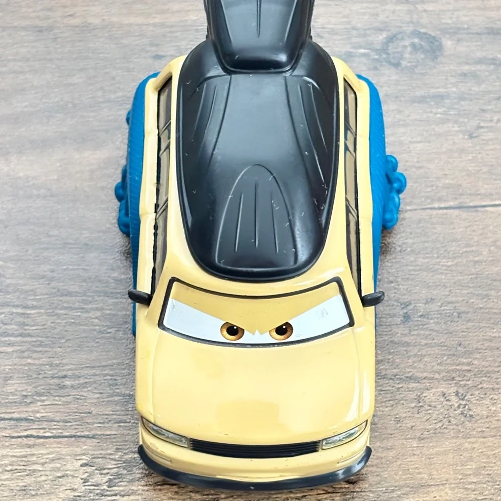 Disney Pixar Cars 2 Deluxe #7 Pinion Tanaka Diecast Sumo Wrestler Toy Car Mattel